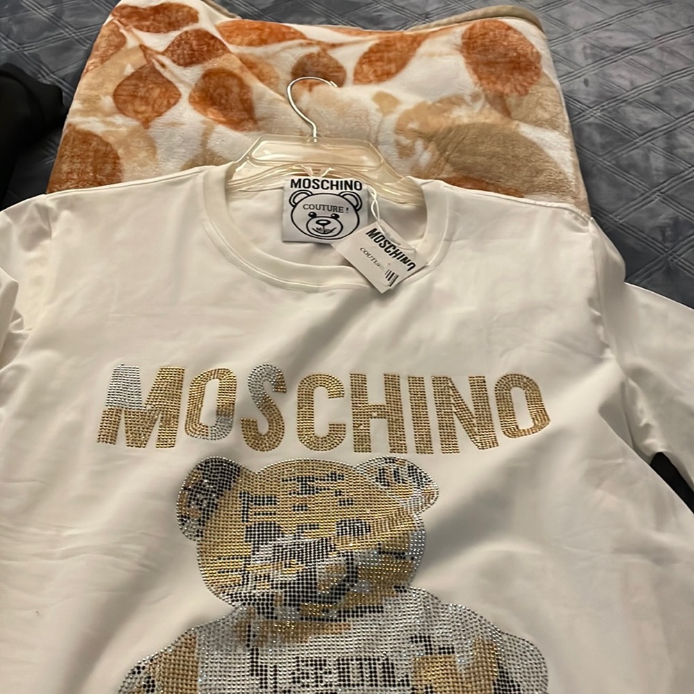Moschino t shirt